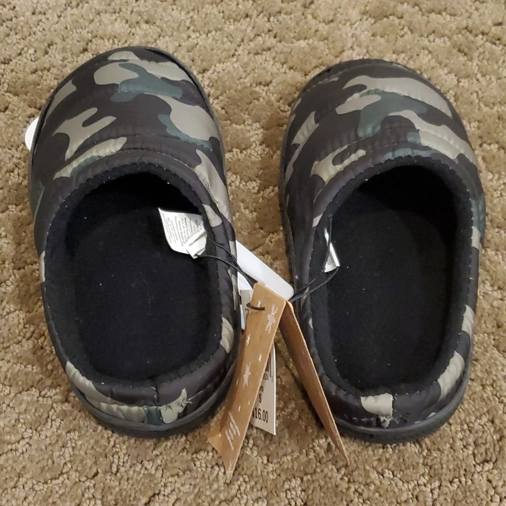 Boys Capelli of New York CAMO Puffy Quilted Slippers Size 10/11 1/2 3/4 NWT